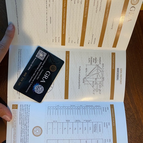 3 stone moissanite diamond ring 2 carats - Picture 5 of 7